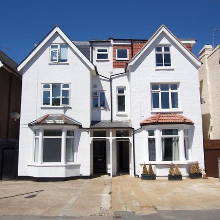 شقة Wonderful 3 Bed Flat With Private Garden In Wimbledon - 1 The Queens لندن المظهر الخارجي الصورة