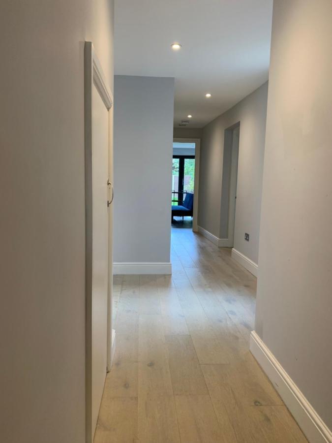 شقة Wonderful 3 Bed Flat With Private Garden In Wimbledon - 1 The Queens لندن المظهر الخارجي الصورة